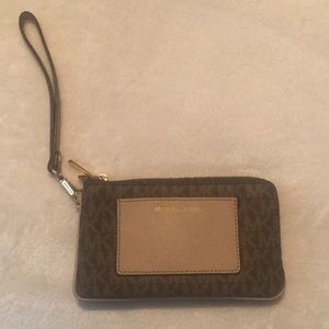 michael kors wristlet wallet